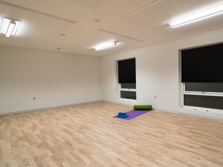 Yogamåtte i gymnastiksal